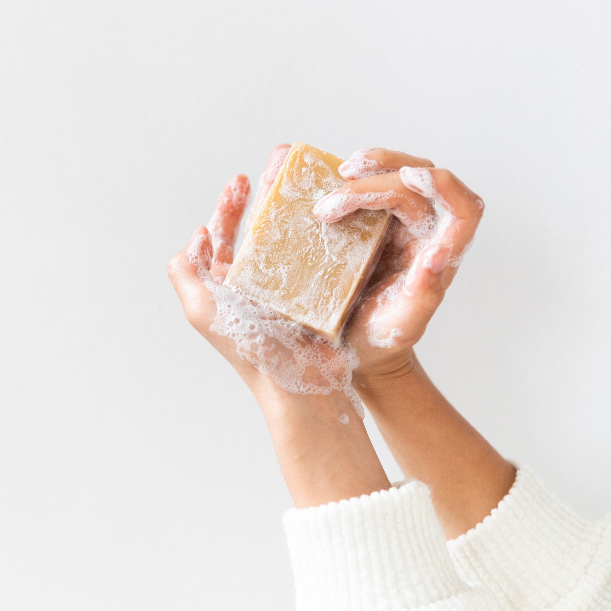 Rich lather from the Matcha & Argan bar creating moisturizing foam infused with antioxidant-packed matcha and nourishing argan oil for calm, balanced skin.