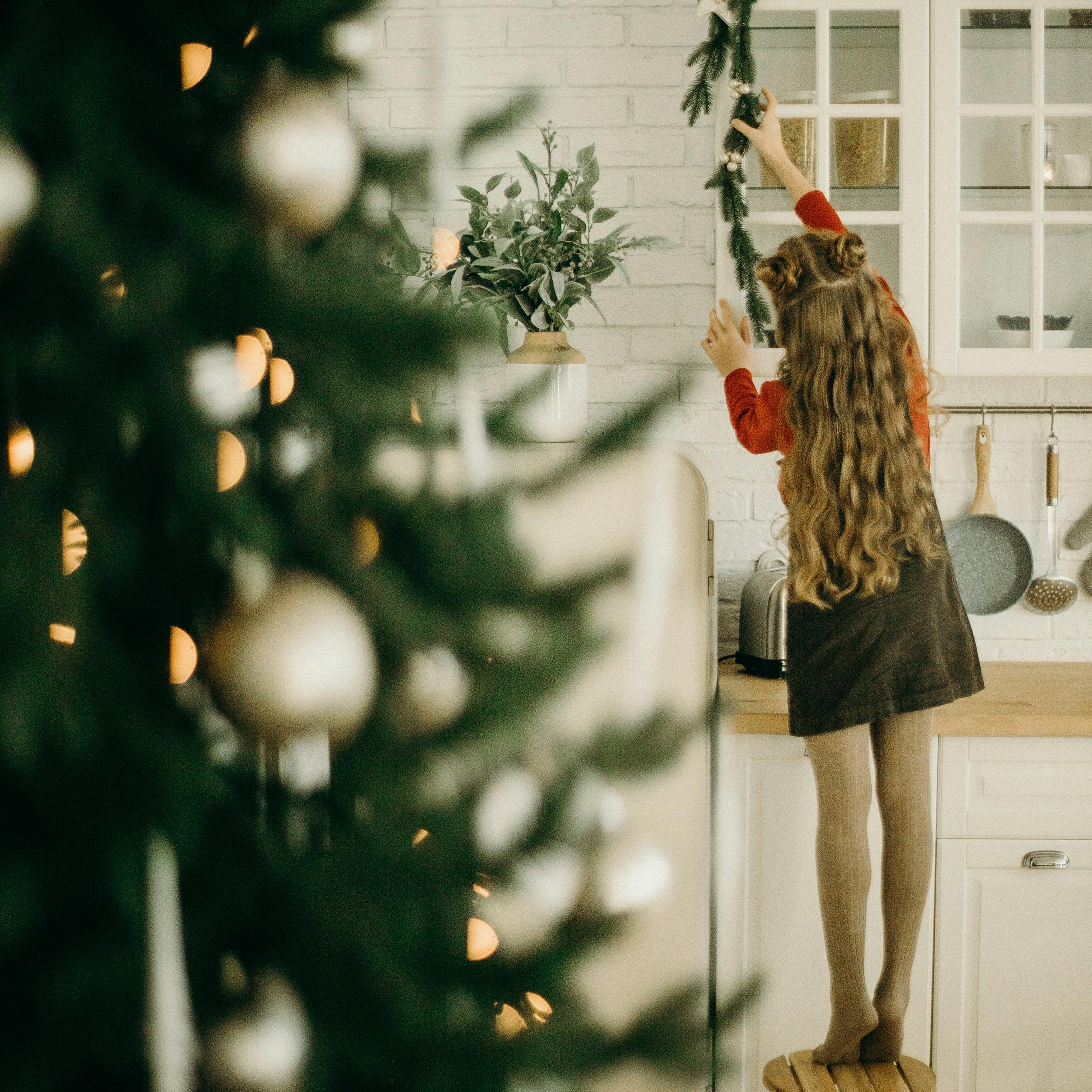 A Simple Guide to a Present and Joyful Holiday Season